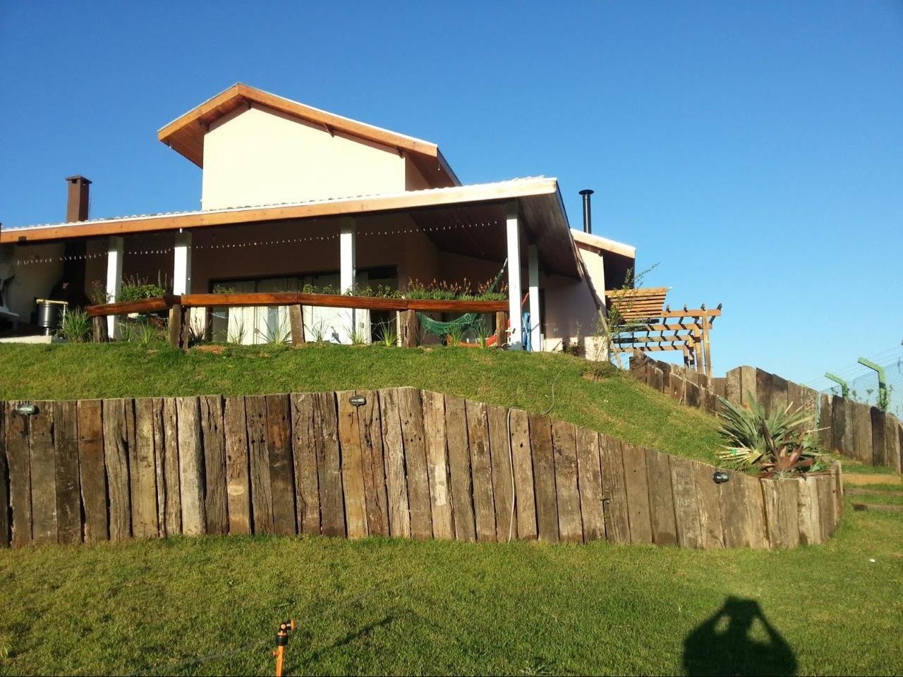 Casa vista do gramado inferior