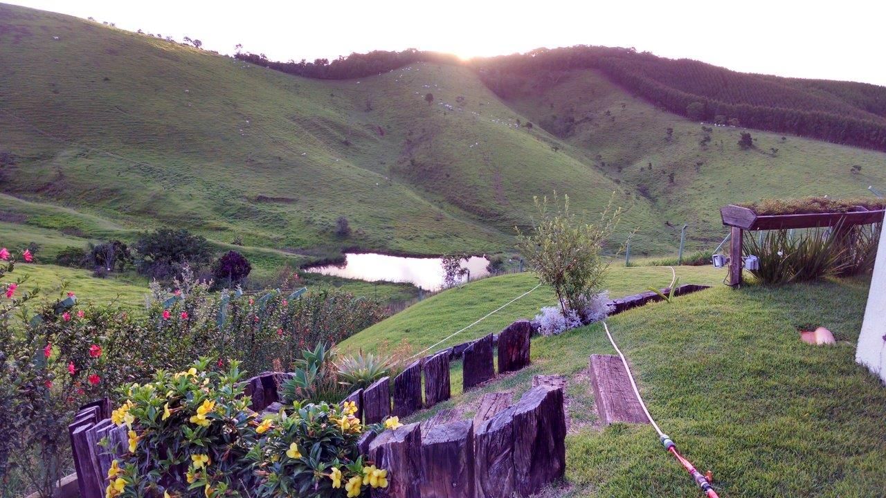 Jardim com vista para o lago